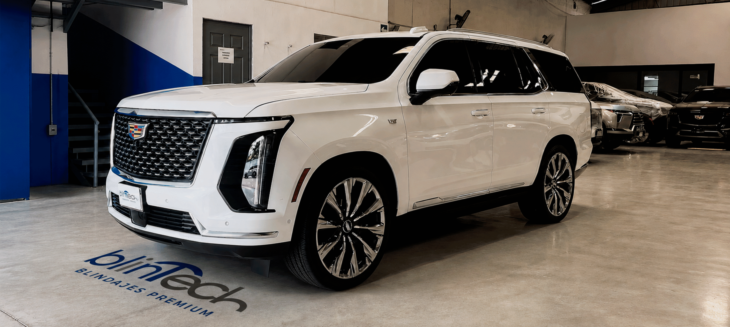 Blindaje de vehículo Cadillac realizado por Blintech con protección balística certificada.